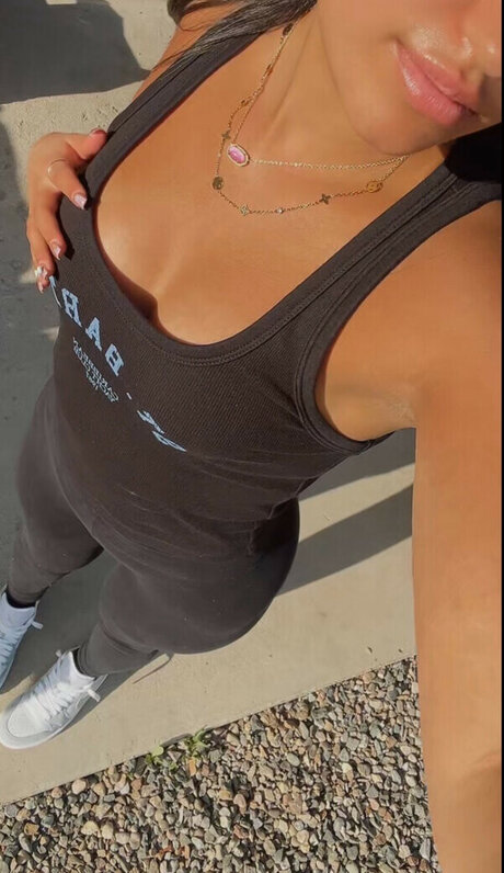 マッサージ動画 OnlyFans 無料セクシー 画像