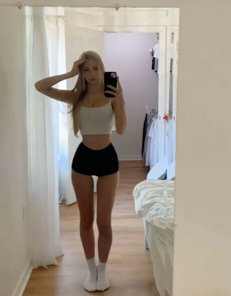 細身の巨乳OnlyFans ホットセックス 画像