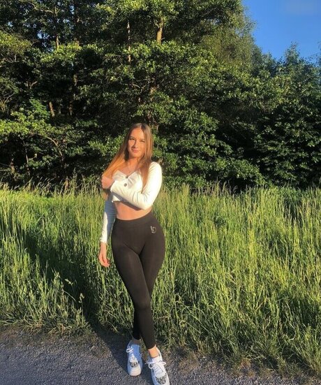 Larissaxra エロティックモデル 写真