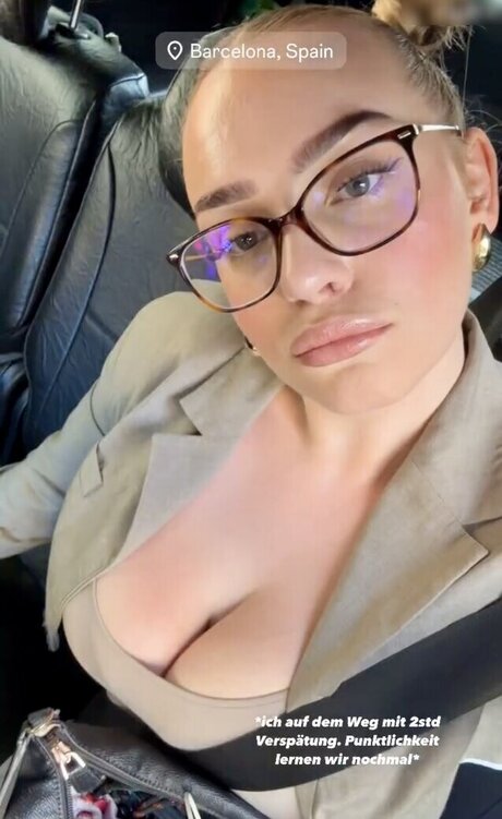 刑務所のOnlyFans 美しい 画像