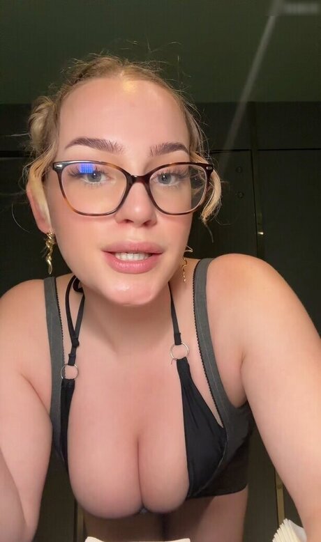 ぽっちゃりエモOnlyFans HD 画像