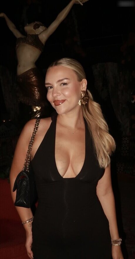 コスプレ フェムボーイ オンリーファンズ セクシー 写真