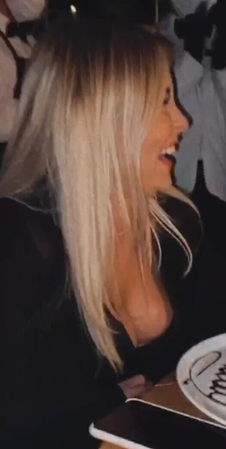 曲線美の裸OnlyFans セクシーヌード 写真