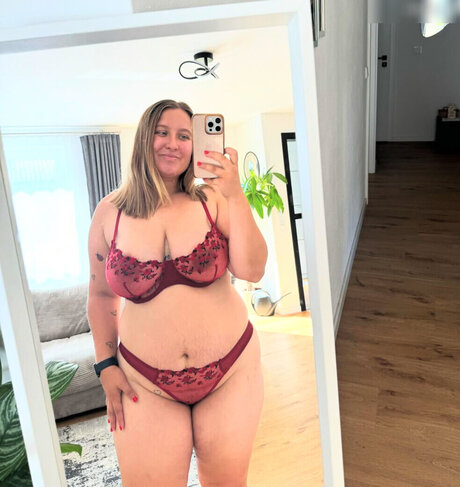 アジアンベイビーOnlyFans ホット 画像