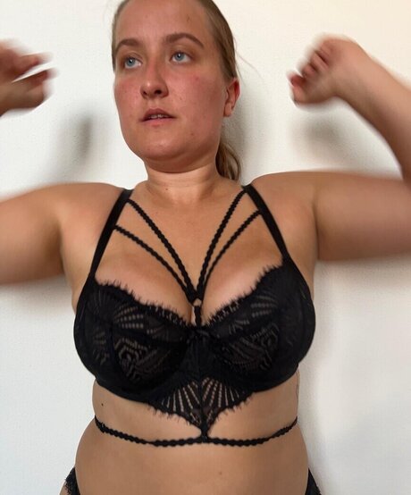 endlich zufrieden ポルノスター ヌード 写真