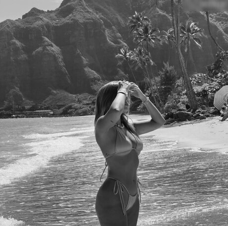 大きな黒い猫OnlyFans セクシー裸 アーカイブ