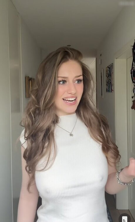 Yana Clare ポルノスター トップ ギャラリー