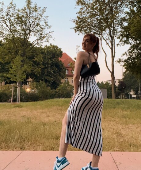 トゥワークオンリーファン ホットポルノ 写真