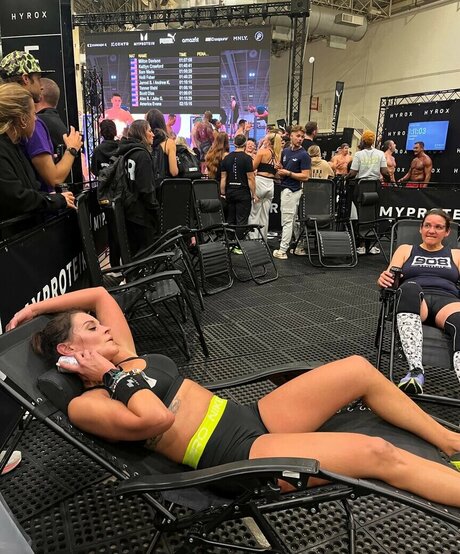 Julie Felton ヌードスター 画像