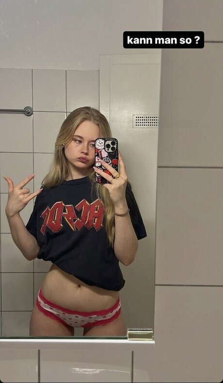 主観視点のアジア人OnlyFans 無料ヌード 写真