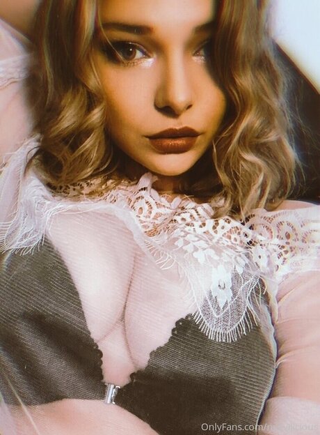 曲線美のソロOnlyFans ベスト 画像