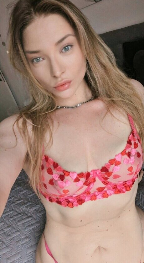 小柄なブロンドの熟女OnlyFans セックス ギャラリー