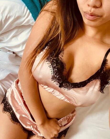 フェムボーイアジアンOnlyFans ポルノ 写真