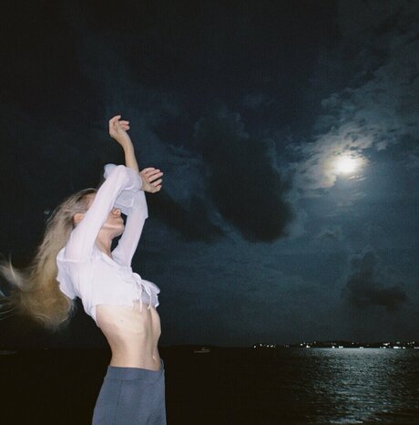 黒檀のシャワー OnlyFans アート裸 写真