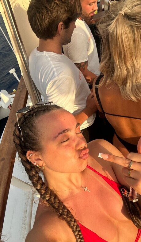 Olivia Alex xxxモデル 写真