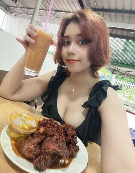 ElyanaSparks アダルト女優 画像