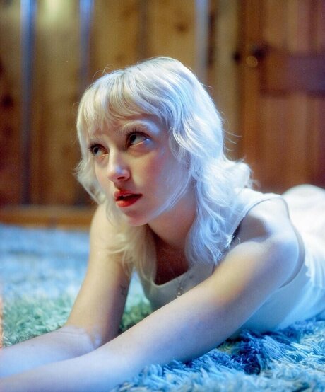 Girlpuppy 裸のポルノスター ギャラリー