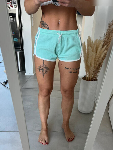 チンコを持つ女たち OnlyFans 美しいポルノ 写真