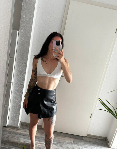 Vinted eBay ポルノスター 美しい 写真