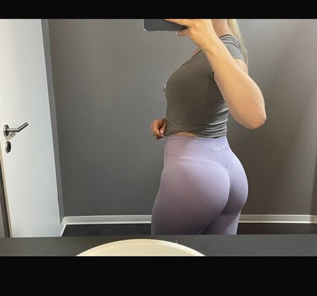 曲線美の赤毛OnlyFans ホット裸 ギャラリー