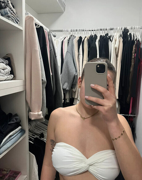 曲線美のティーンズOnlyFans 可愛い 写真