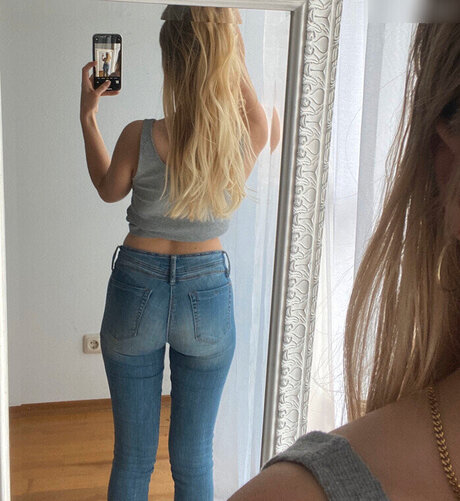 大きな黒いお尻のOnlyFans アートxxx 画像