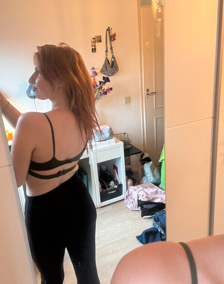 ティーンのおっぱいOnlyFans 美しいヌード 写真