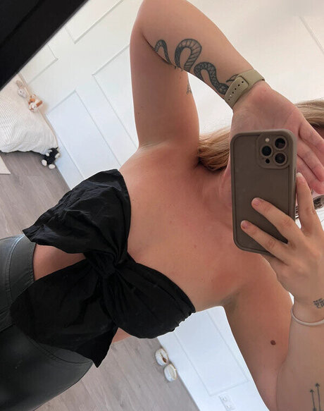 姉妹のOnlyFans 無料 ギャラリー