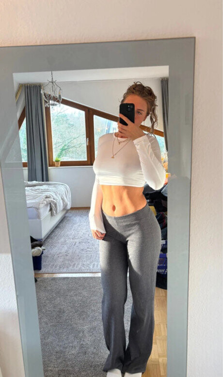 痩せた金髪の熟女OnlyFans パーフェクト 画像