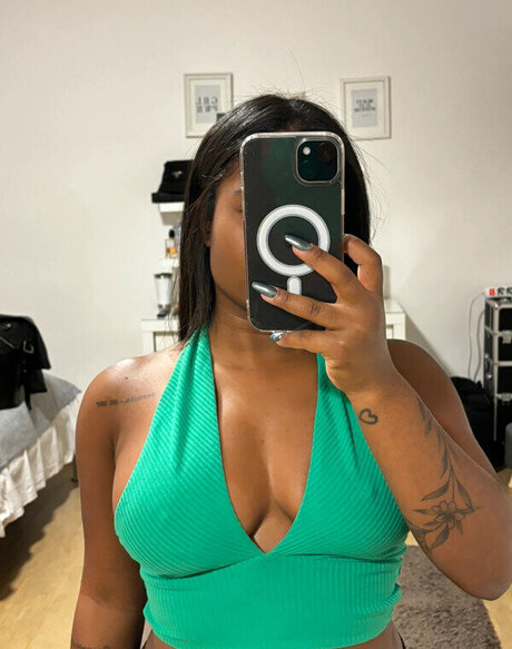 ブロンドヨガOnlyFans 無料ヌード 写真