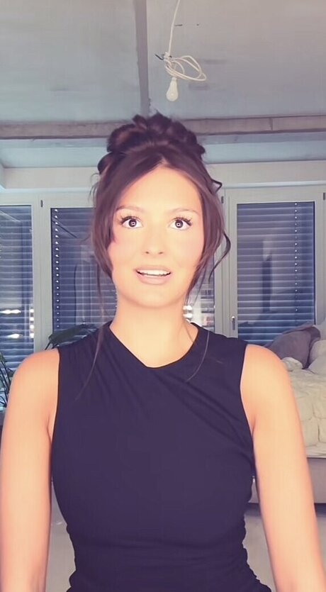 スターティーンオンリーファンズ 美しい 画像