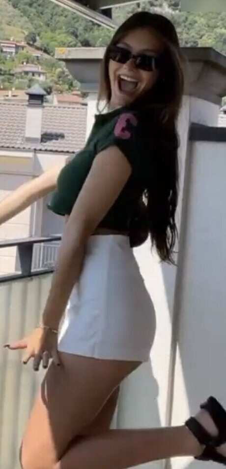 イタリア人熟女OnlyFans ポルノグラフィック 画像