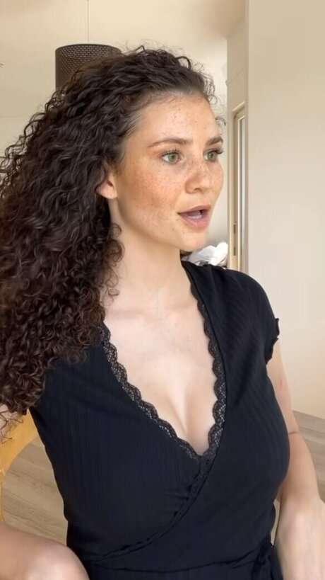 スターティーンオンリーファンズ 無料裸 画像