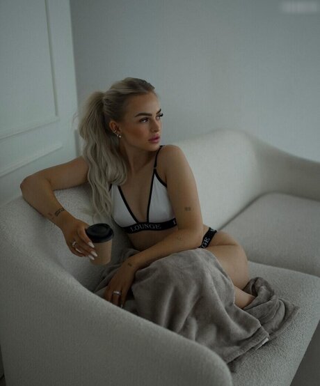 Zclina ホット女優 写真