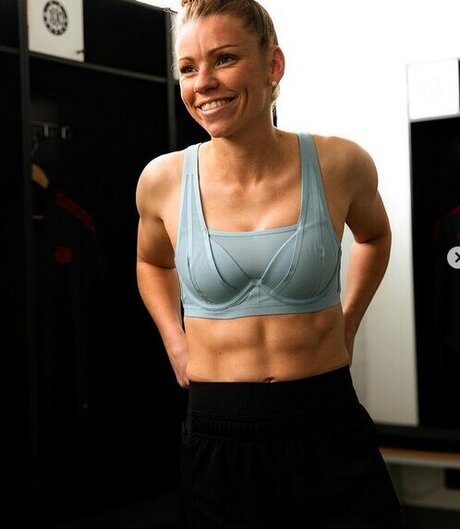 若い熟女OnlyFans アートxxx ギャラリー