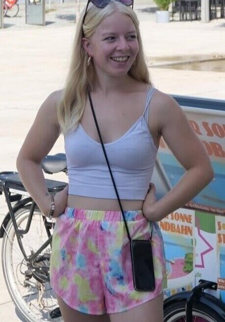 小柄なBBC OnlyFans セクシーヌード ギャラリー