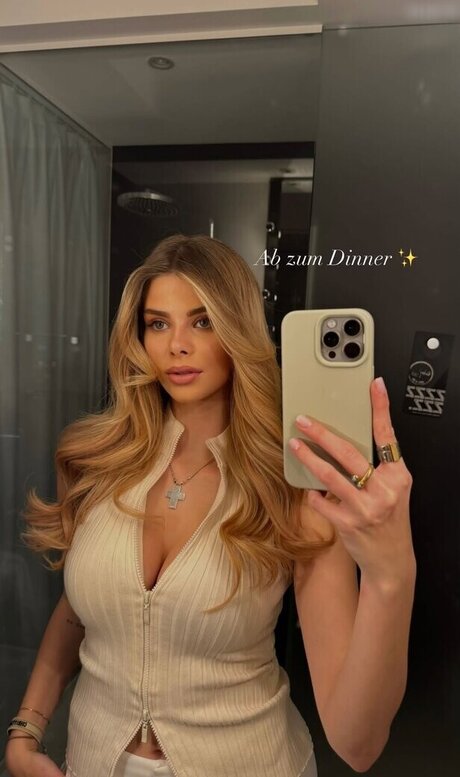 Larissa Neumann 高品質モデル 写真