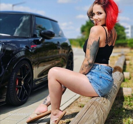 Nina Devil 美しい女優 画像