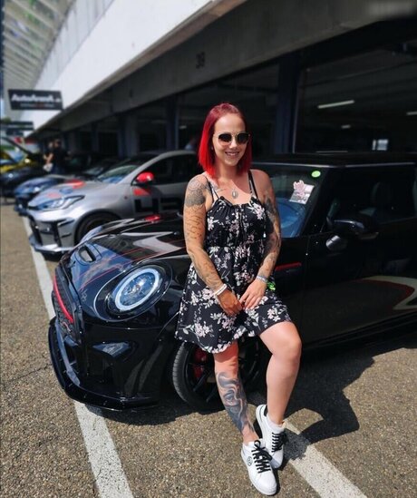 若いティーンのOnlyFans アートヌード ギャラリー