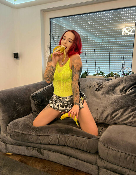 Nina Devil ポルノスター アート ギャラリー