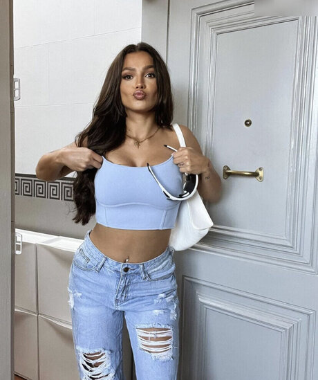 巨乳のマンコOnlyFans アートxxx 画像