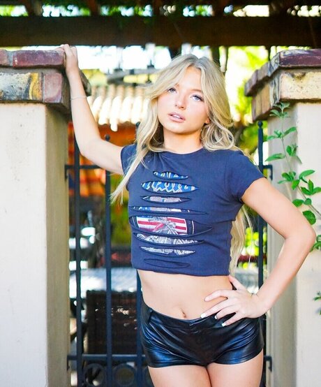 Shae Smolik 美しいポルノスター 写真