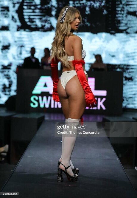 Shae Smolik ホットなポルノスター 写真