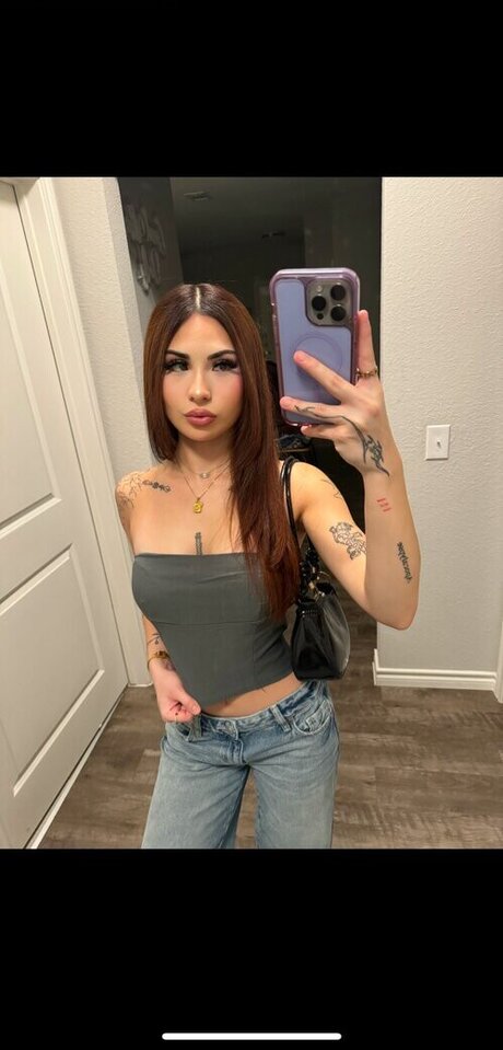 Ourfantasy222u エロティックなモデル 写真