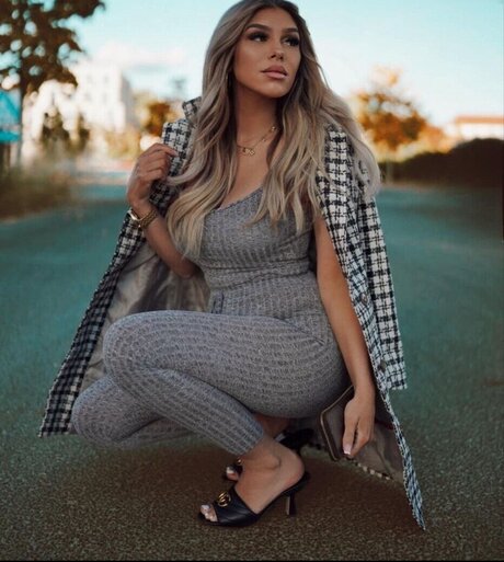 Nathalie Bleicher Woth エロティックモデル アーカイブ