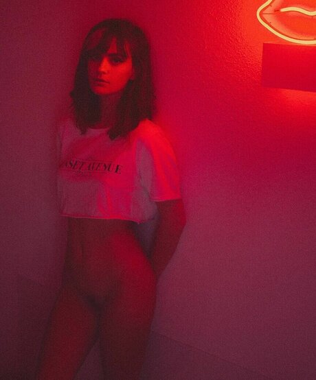 Emeline Faure アートポルノスター 写真