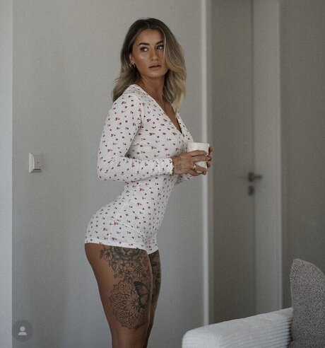 姉妹のOnlyFans ホットポルノ 画像