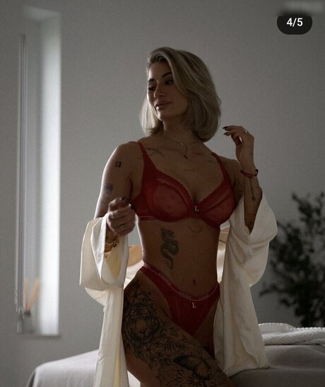 Lenaajoy profile image