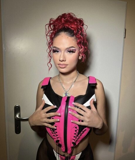 OnlyFansを無効にしました ホットヌード 写真