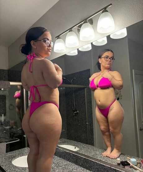 Meg Banks セクシーモデル 写真